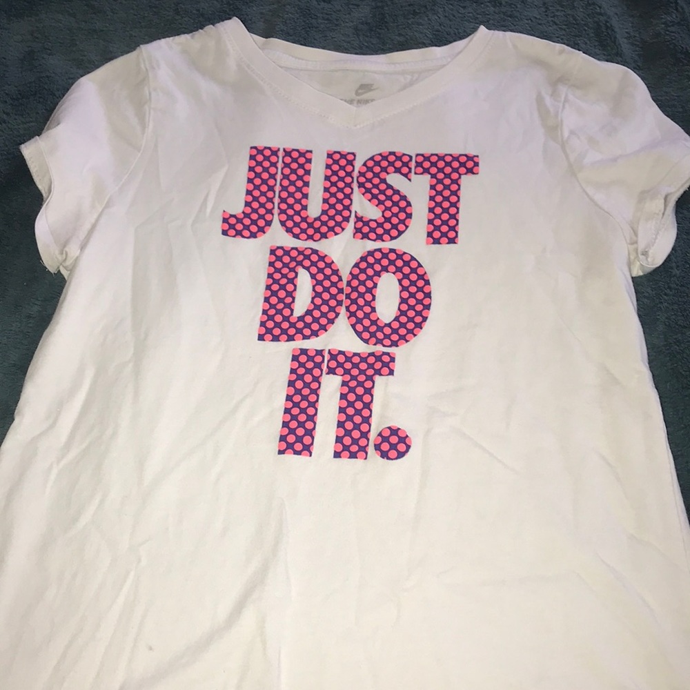 a Nike top girls L